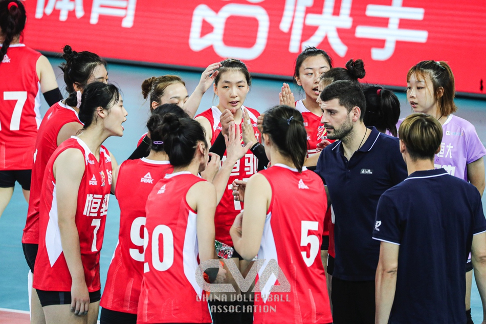 全锦赛广东女排浪费3赛点不敌浙江