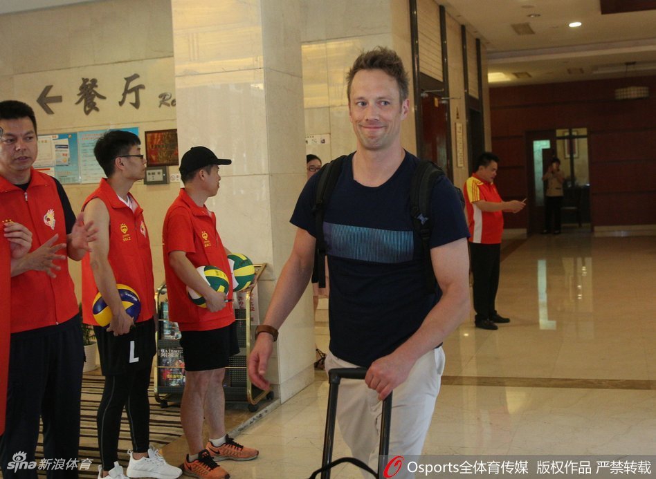 中国女排封闭集训结束返京