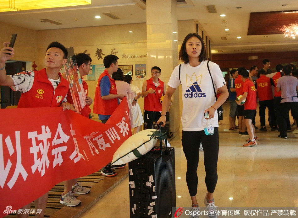 中国女排封闭集训结束返京