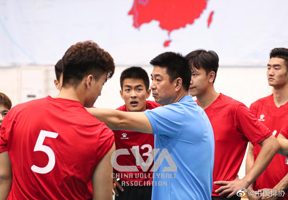 全锦赛上海男排小组第二晋级八强