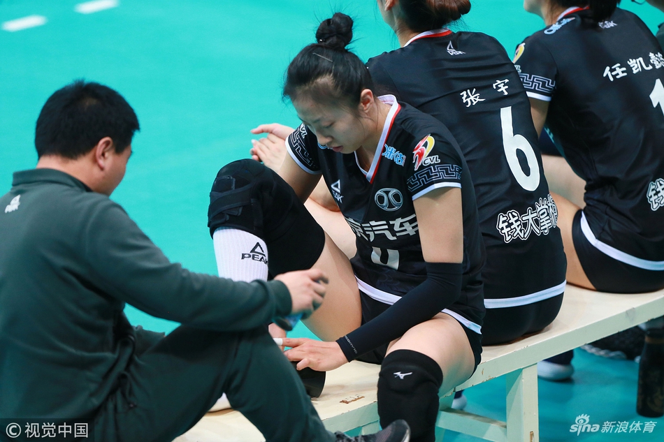 女排决赛丁霞厚重护具惹人怜