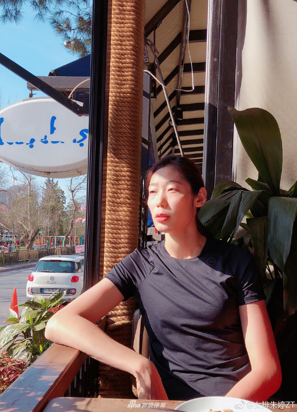 朱婷土耳其美照:晒太阳 补个vd!_高清图集_新浪网