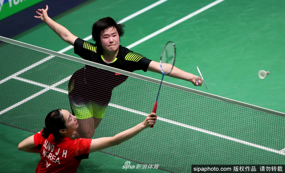 羽球法国赛何冰娇2-0成池铉