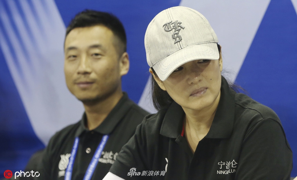 巩俐低调观中国女排出战奥资赛