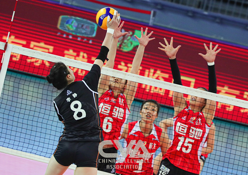 全锦赛广东女排浪费3赛点不敌浙江