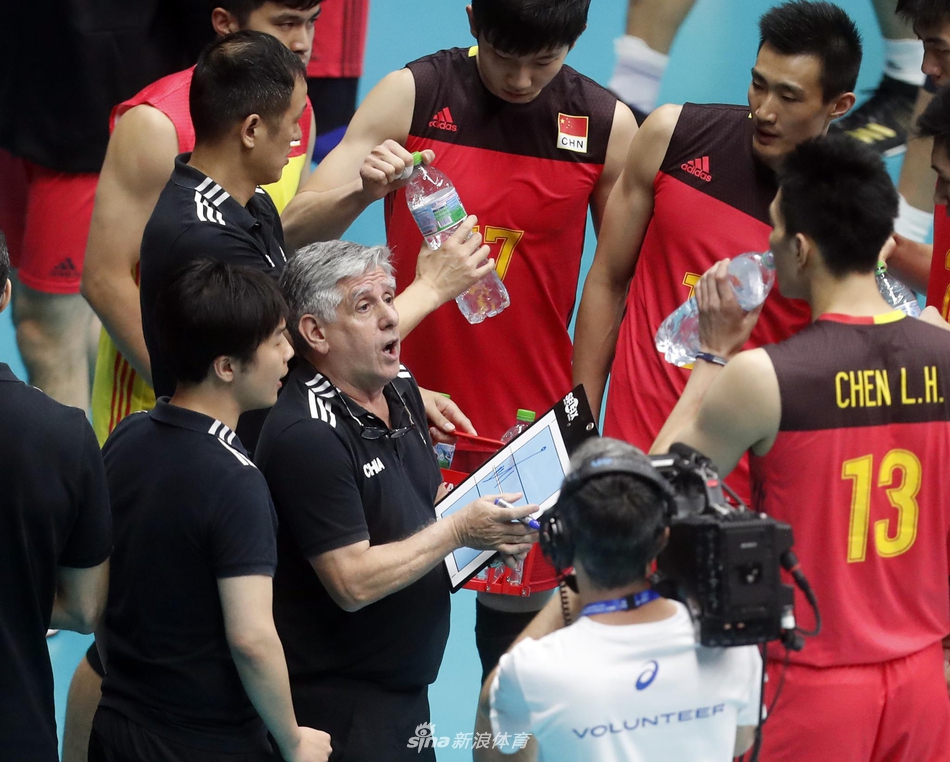 男排世锦赛中国队0-3不敌法国