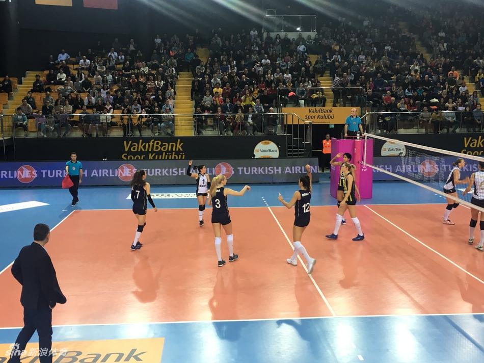 朱婷17分瓦基弗3-0费内巴切