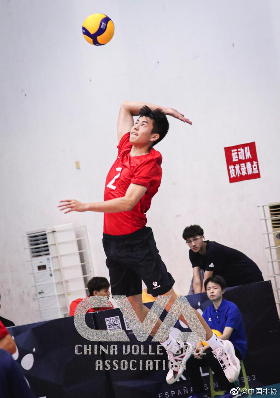 全锦赛上海男排小组第二晋级八强