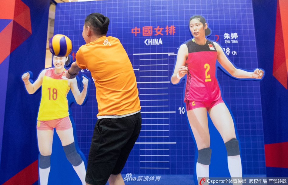 张磊出席世界女排联赛香港见面会