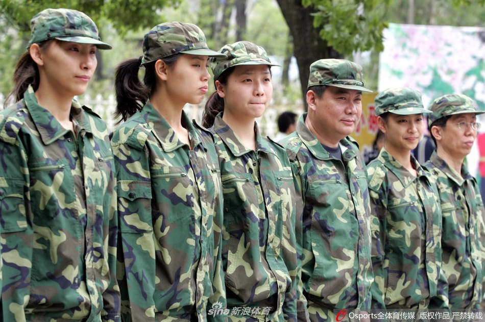 军装下中国女排的“青涩脸庞”