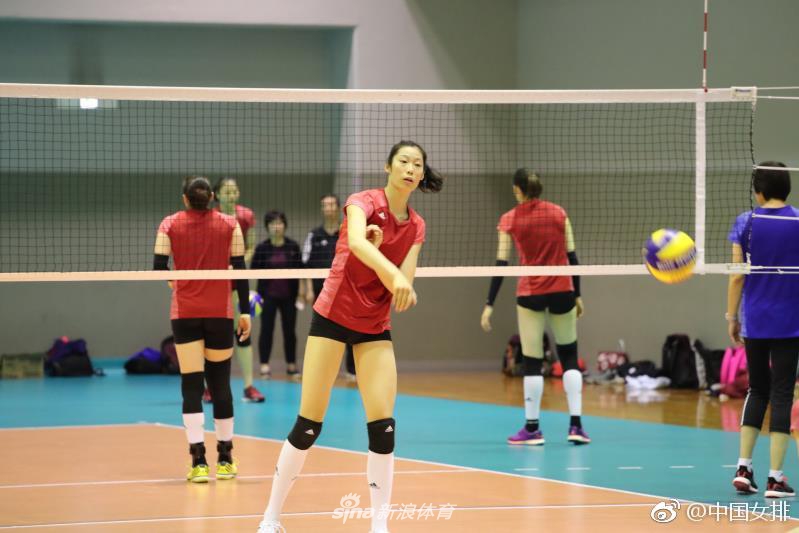 中国女排训练备战朱婷笑靥如花