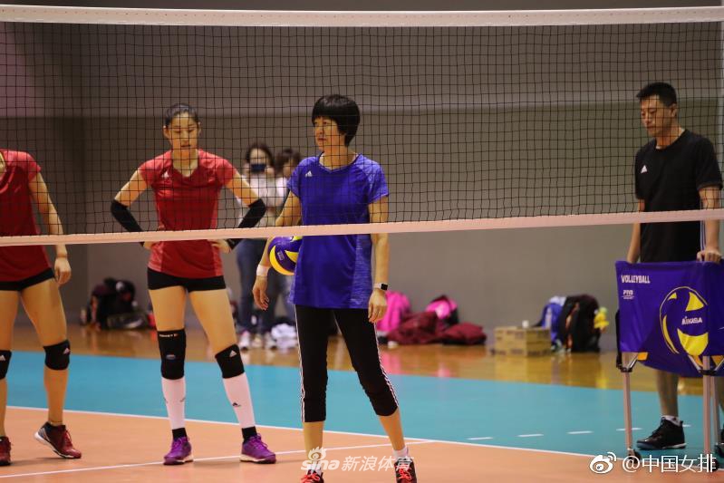 中国女排训练备战朱婷笑靥如花