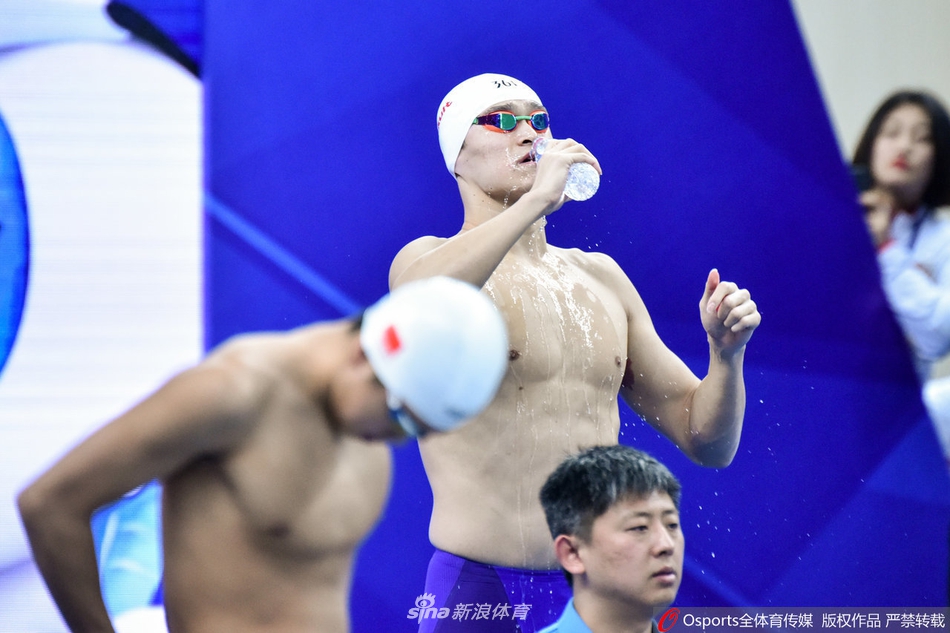 冠军赛1500米自孙杨顺晋级半决赛