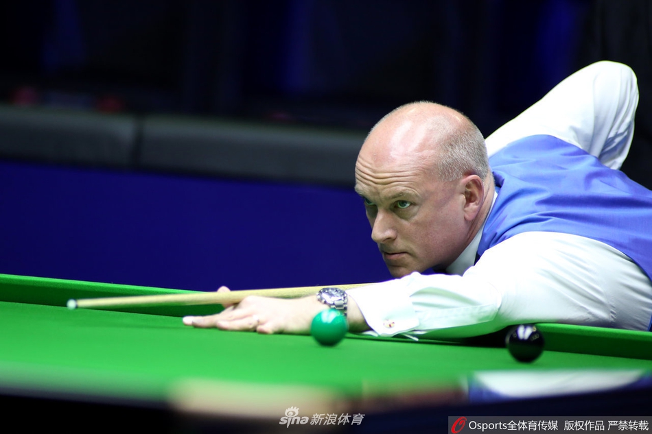 中国赛第2轮：宾汉姆6-3艾伯顿