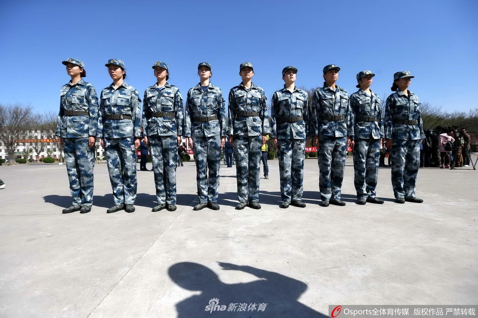 军装下中国女排的“青涩脸庞”