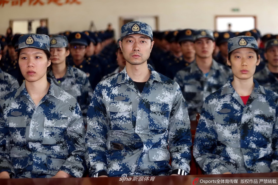 军装下中国女排的“青涩脸庞”