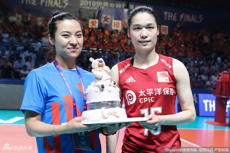 中国女排大胜林莉迎27岁生日