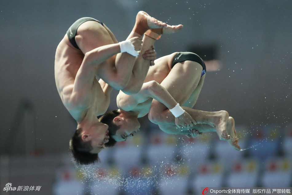 世锦赛男双10米台曹缘/陈艾森进决赛