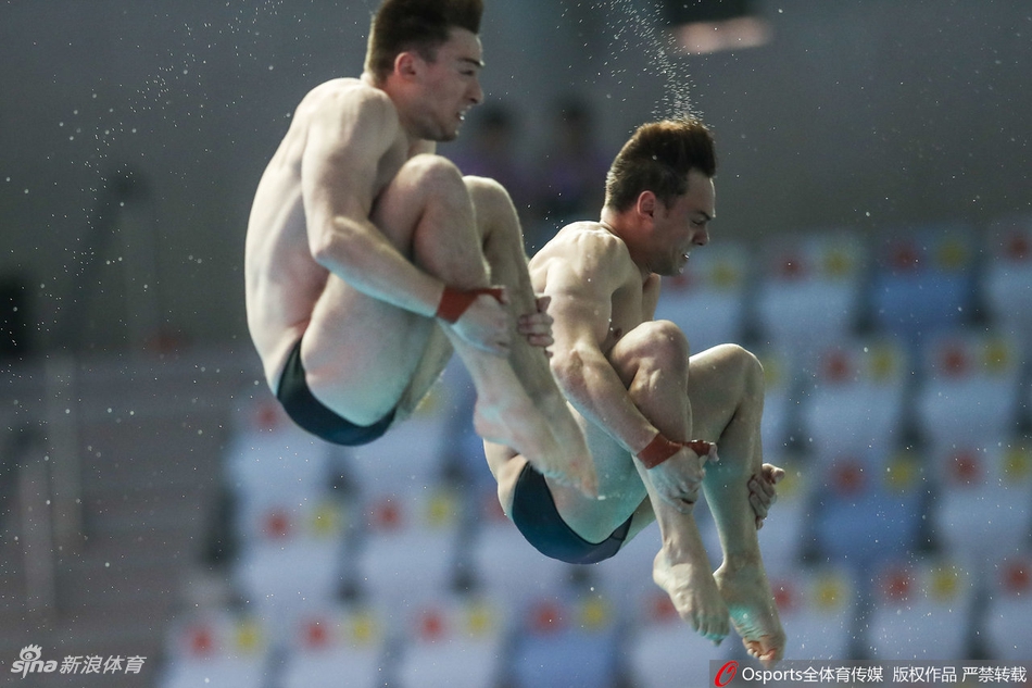 世锦赛男双10米台曹缘/陈艾森进决赛