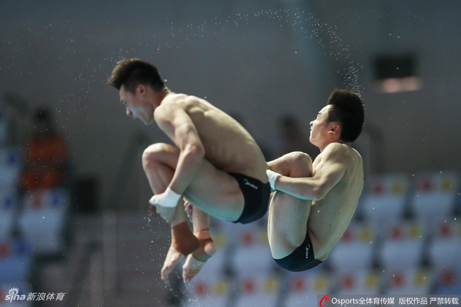 世锦赛男双10米台曹缘/陈艾森进决赛