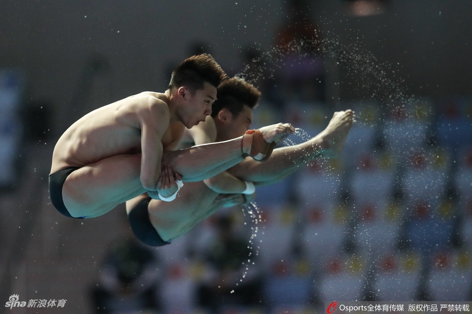 世锦赛男双10米台曹缘/陈艾森进决赛