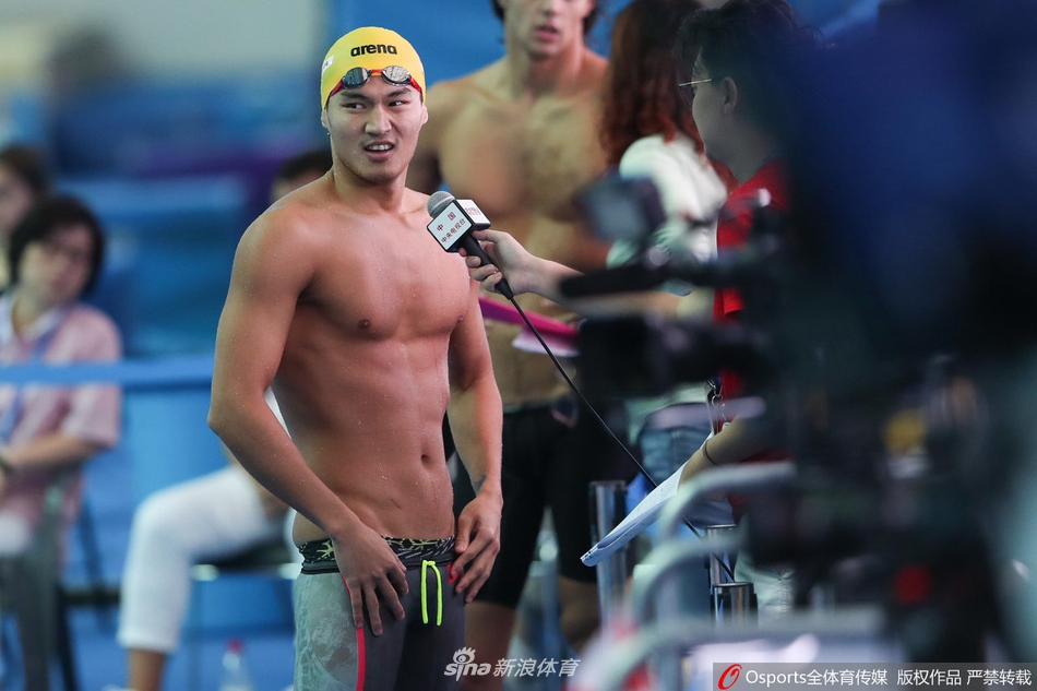 世锦赛50仰徐嘉余晋级半决赛
