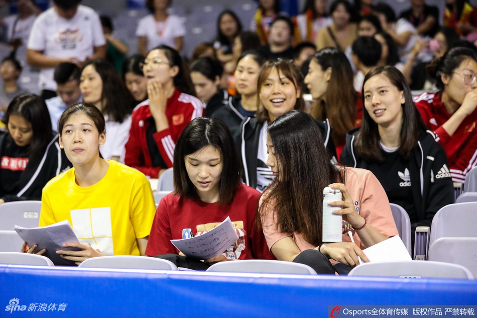 中国女排观战奥运资格赛土德战