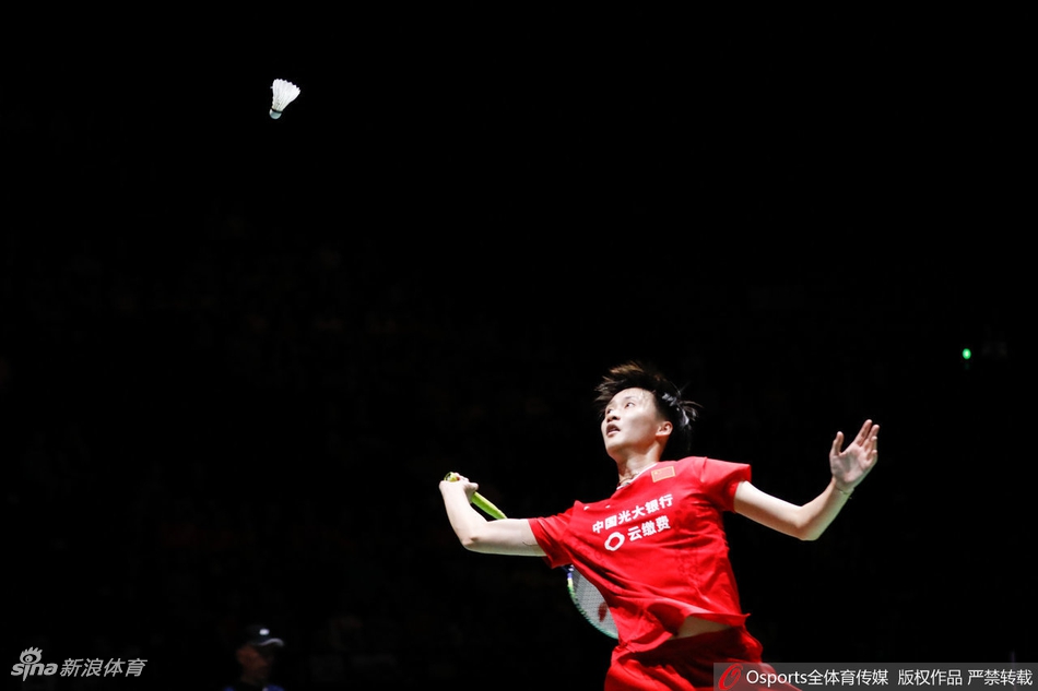 世锦赛陈雨菲0-2辛杜止步四强