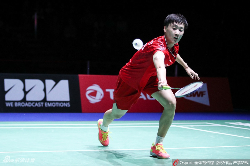 世锦赛陈雨菲0-2辛杜止步四强