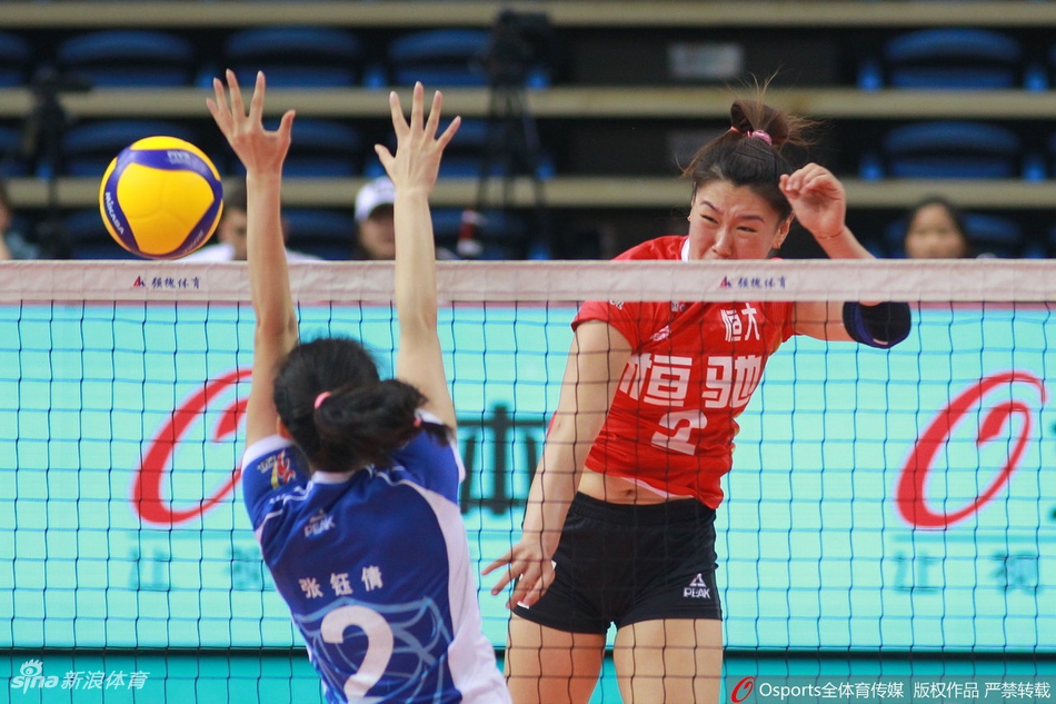 排超半决赛广东女排3-1上海女排