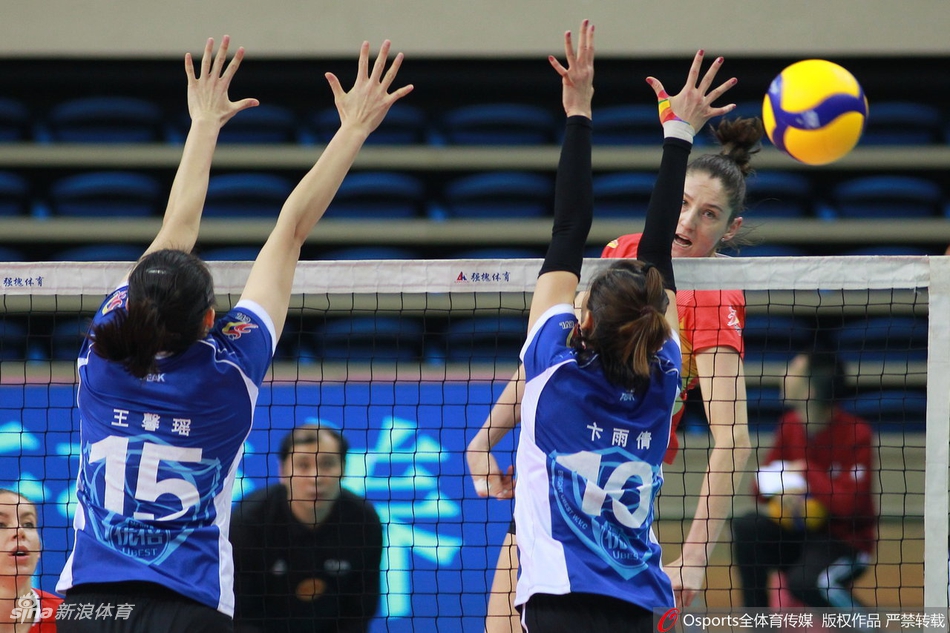 排超半决赛广东女排3-1上海女排