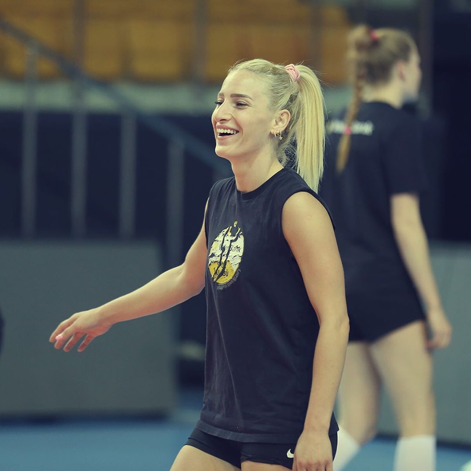 土耳其女排豪门瓦基弗银行训练