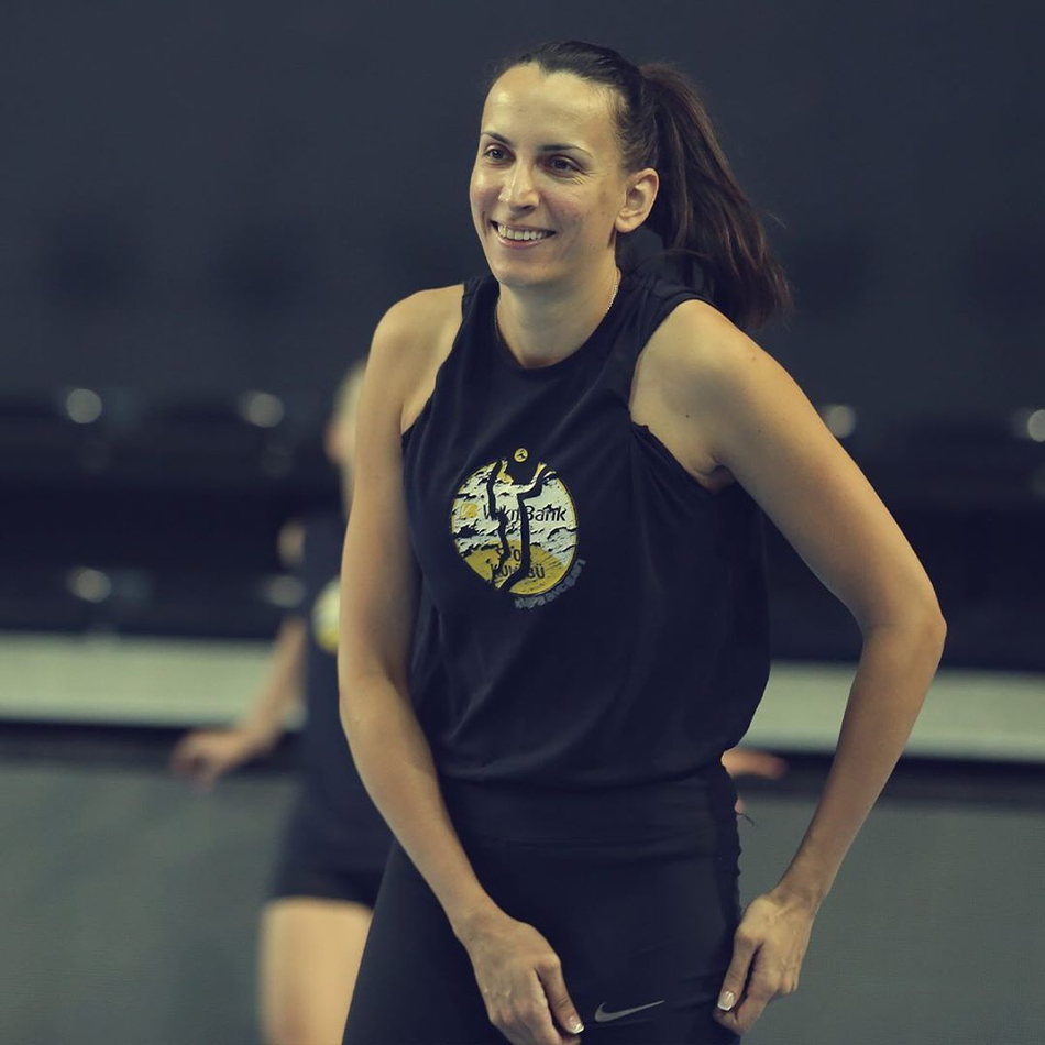 土耳其女排豪门瓦基弗银行训练