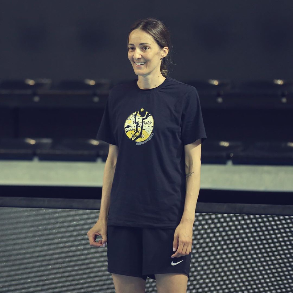 土耳其女排豪门瓦基弗银行训练