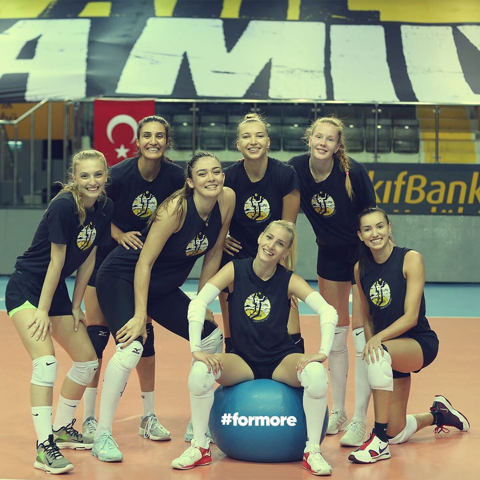 土耳其女排豪门瓦基弗银行训练