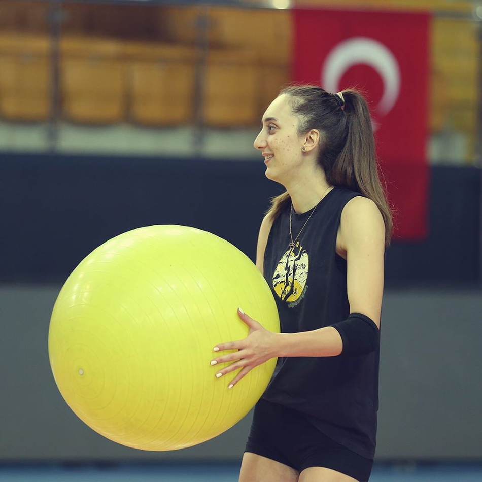 土耳其女排豪门瓦基弗银行训练