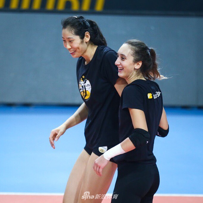 朱婷领衔瓦基弗银行众将训练