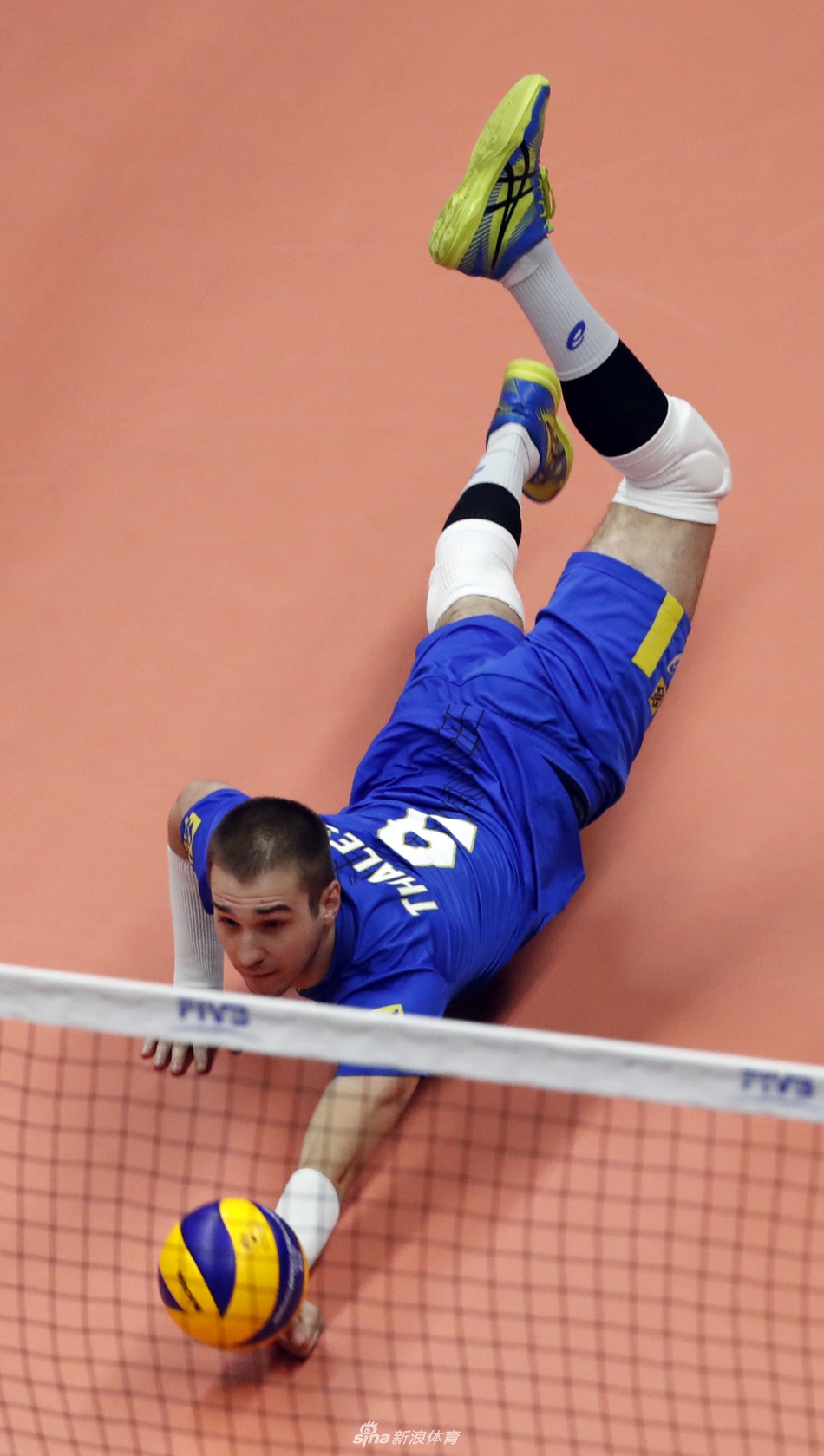 世锦赛中国男排0-3不敌巴西