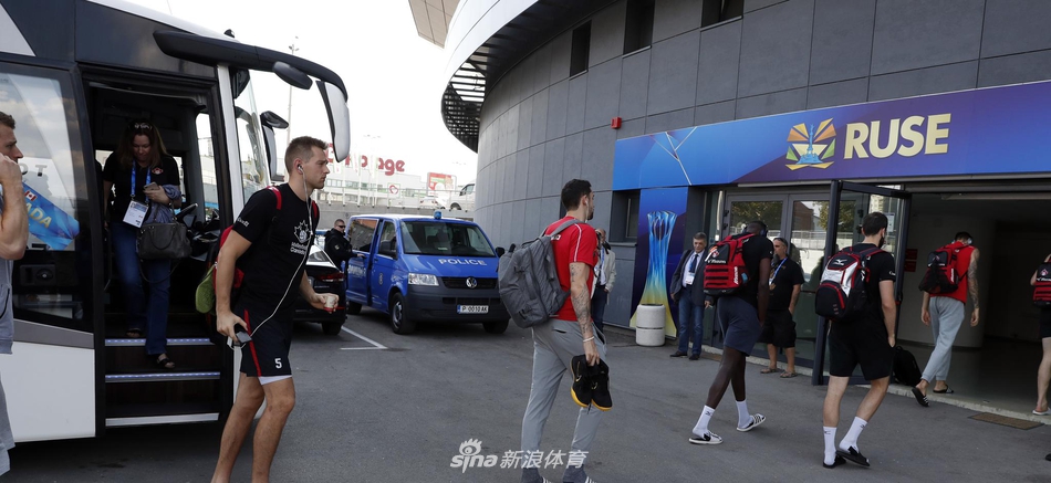 世锦赛中国男排1-3加拿大