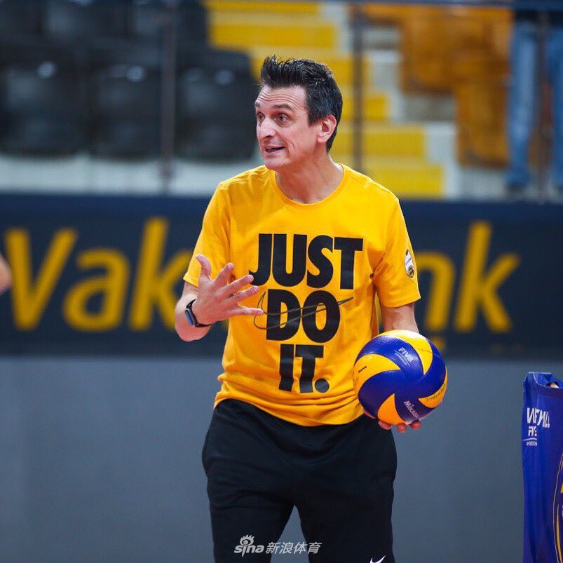 朱婷领衔瓦基弗银行众将训练