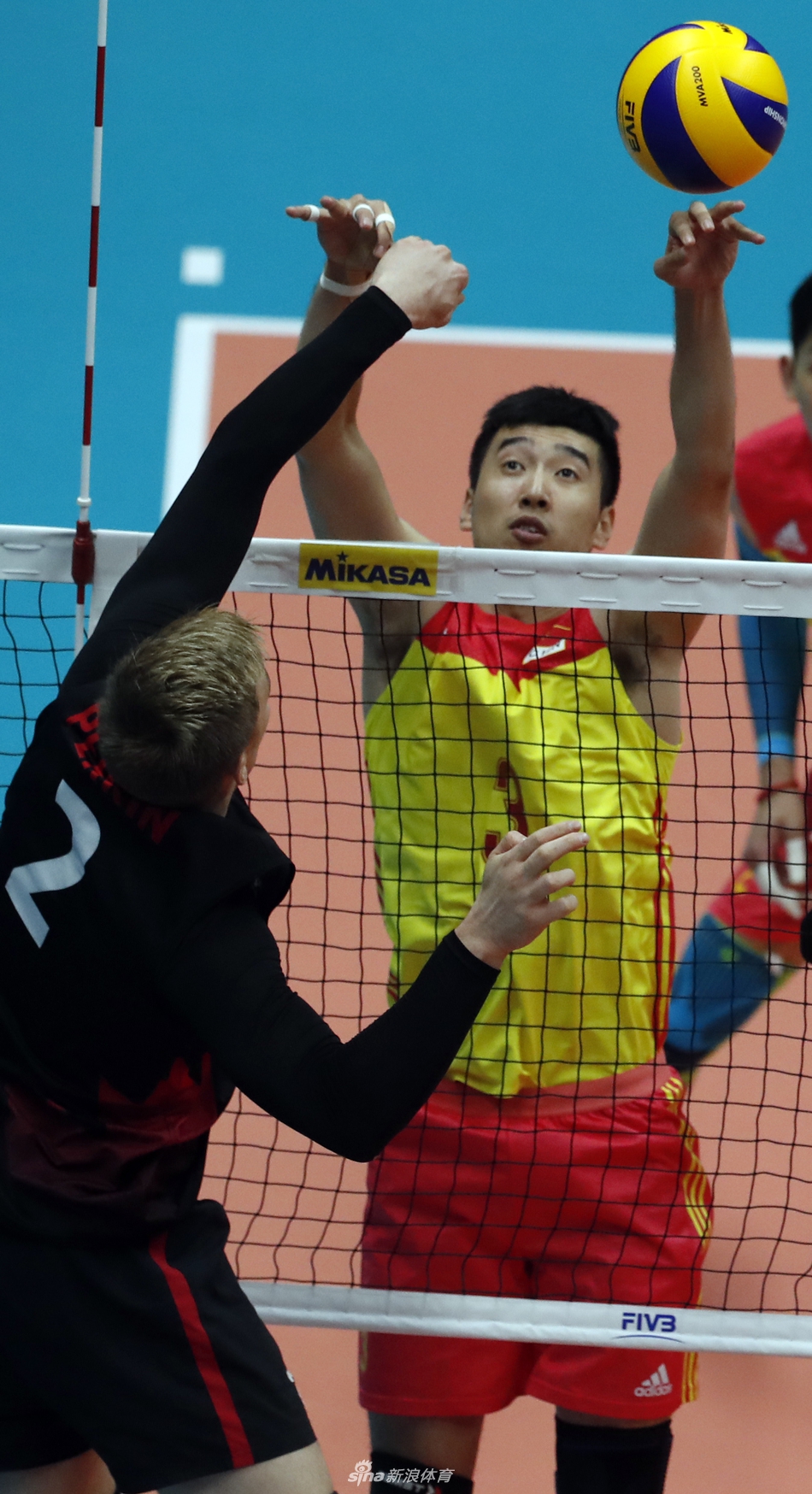 世锦赛中国男排1-3加拿大