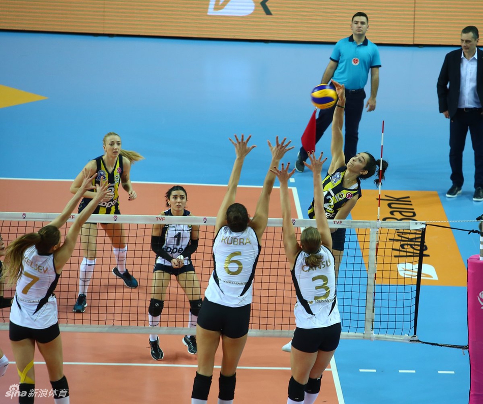 朱婷17分瓦基弗3-0费内巴切