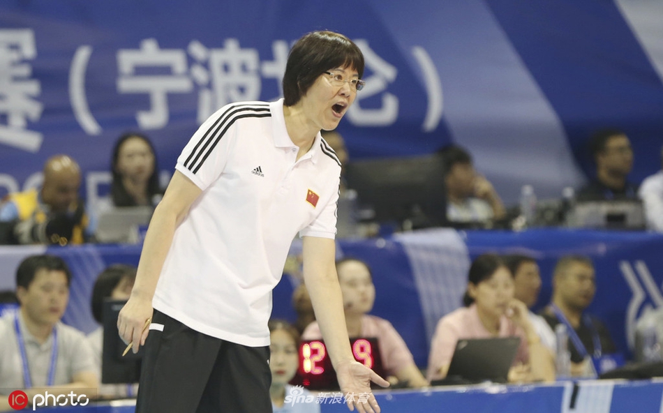 奥运资格赛郎平贡献“表情包”