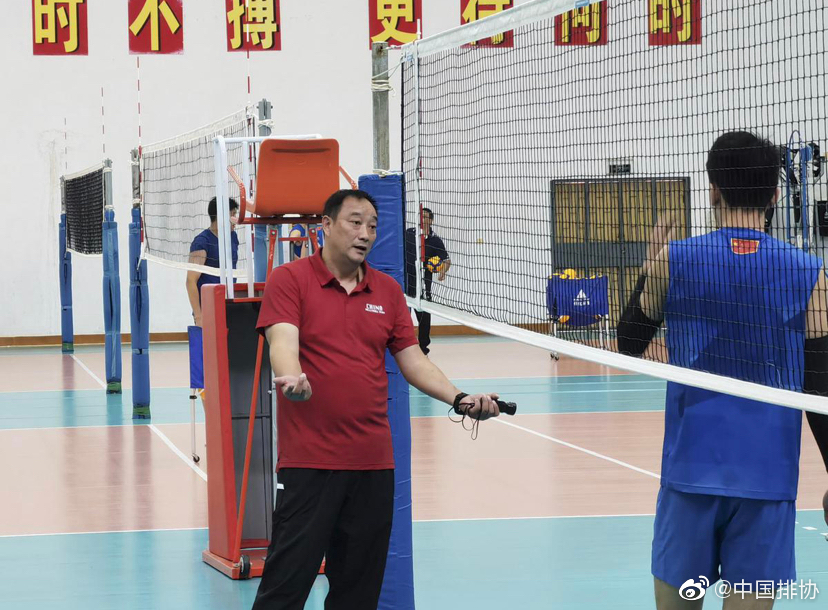 中国男排集训全方位“补课” 打磨基本功培养意志品质