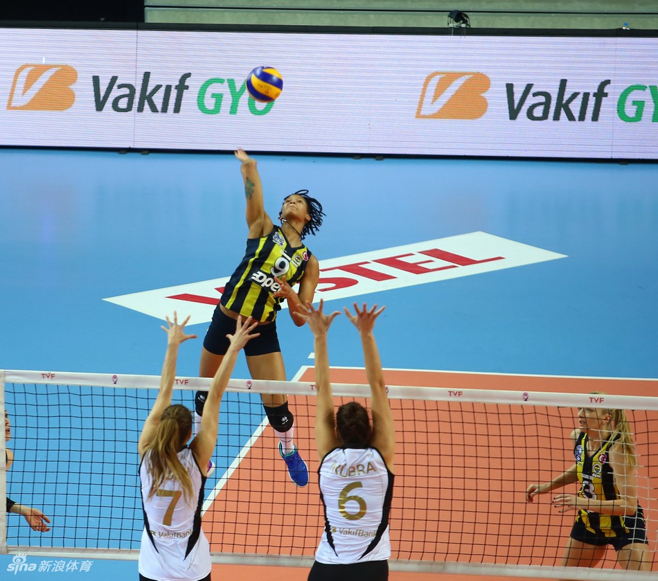 朱婷17分瓦基弗3-0费内巴切