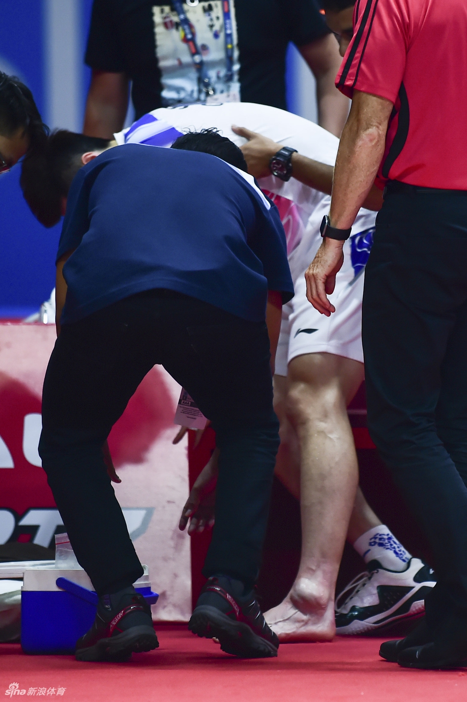 揪心！印尼赛石宇奇因伤退赛