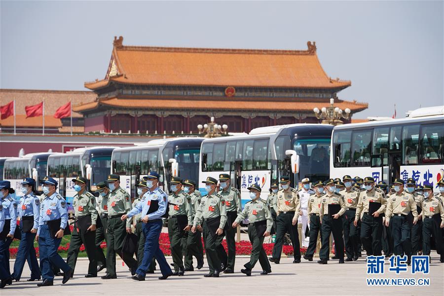 两会闭幕朱婷张常宁同框