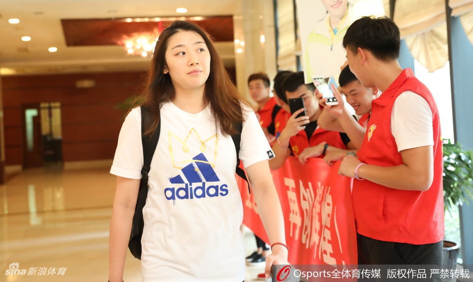 中国女排封闭集训结束返京
