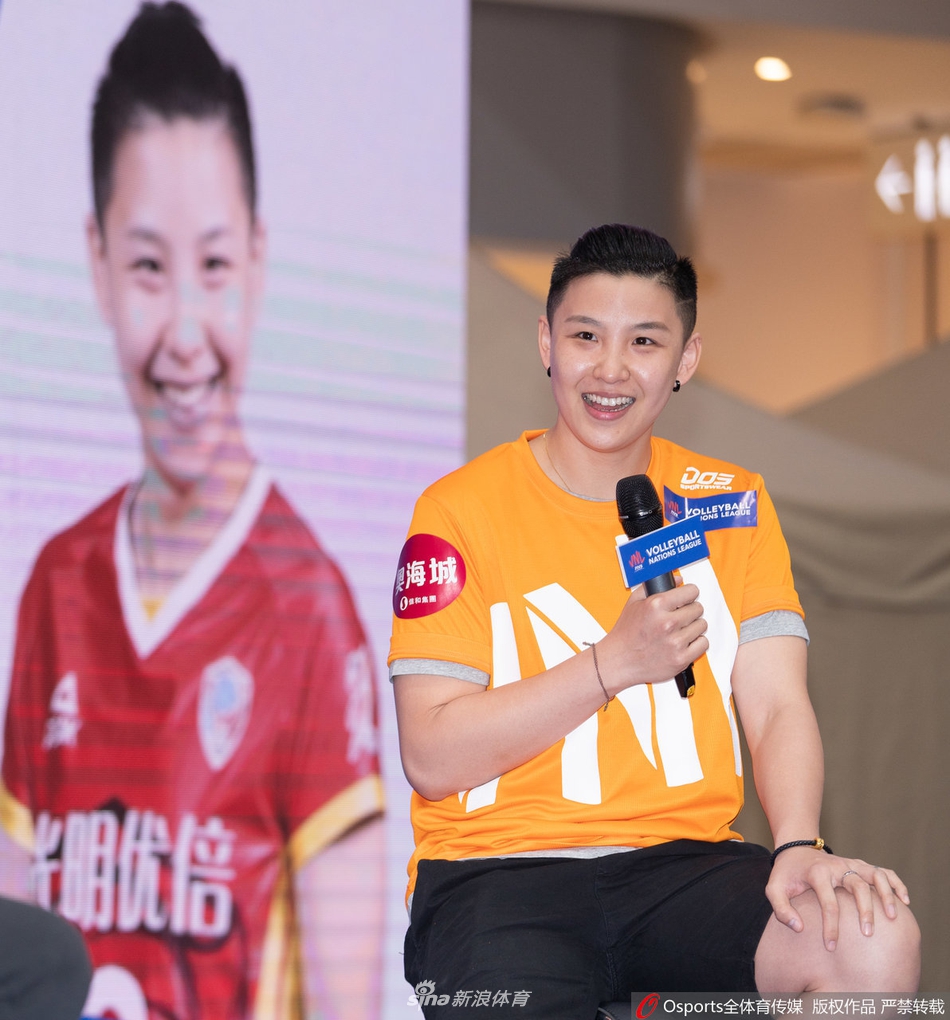 张磊出席世界女排联赛香港见面会