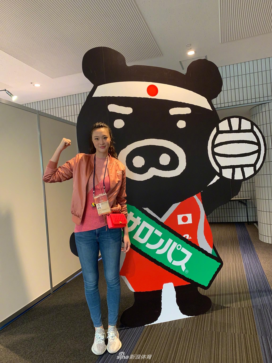 元气少女惠若琪助威中国女排